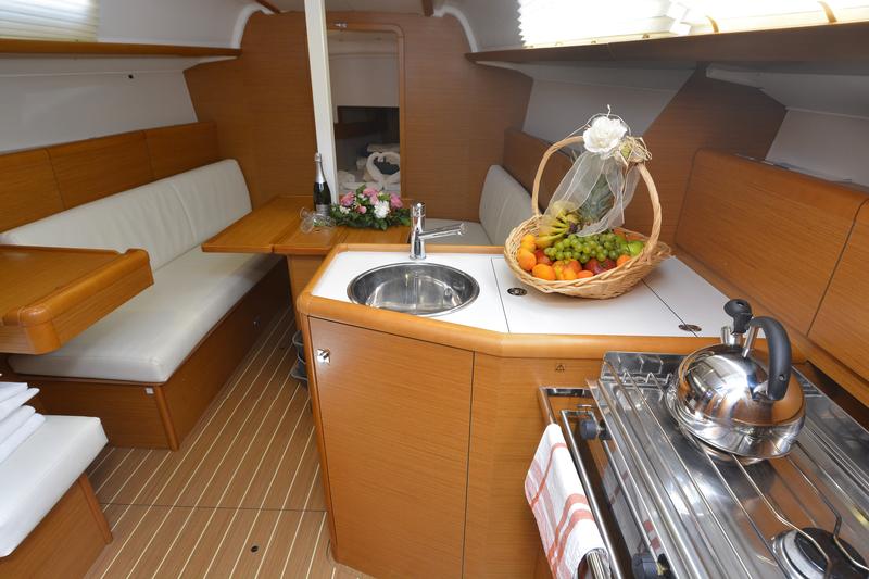 Sun Odyssey 33i Innenansicht