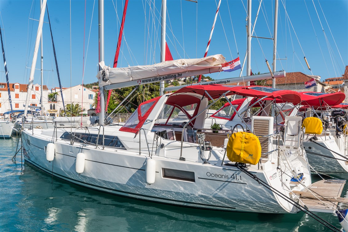 Oceanis 41.1 Innenansicht