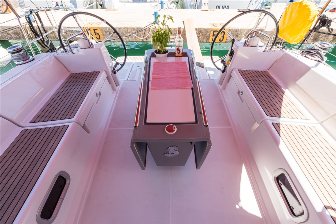 Oceanis 45 Innenansicht