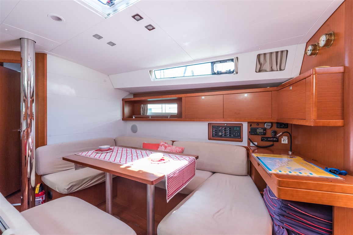 Oceanis 45 Innenansicht