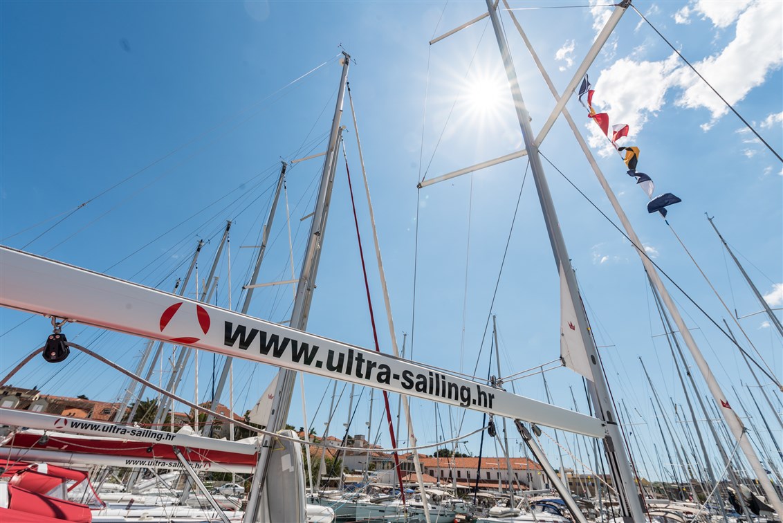 Oceanis 45 Innenansicht