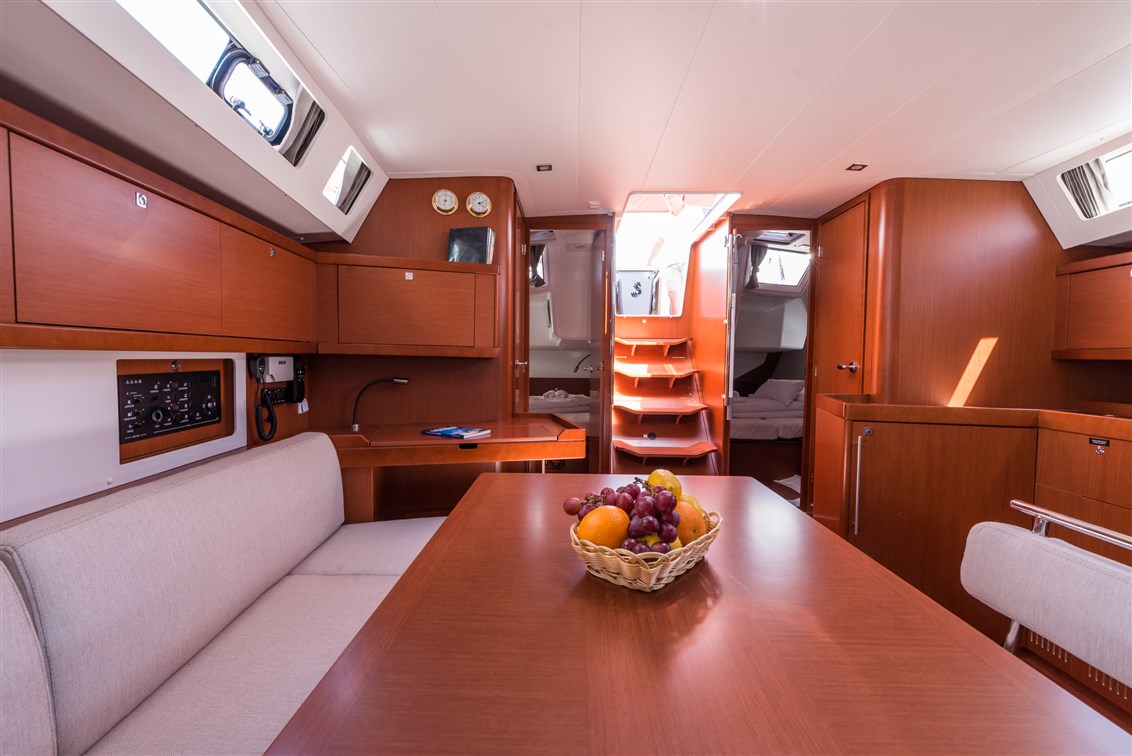 Oceanis 45 Innenansicht