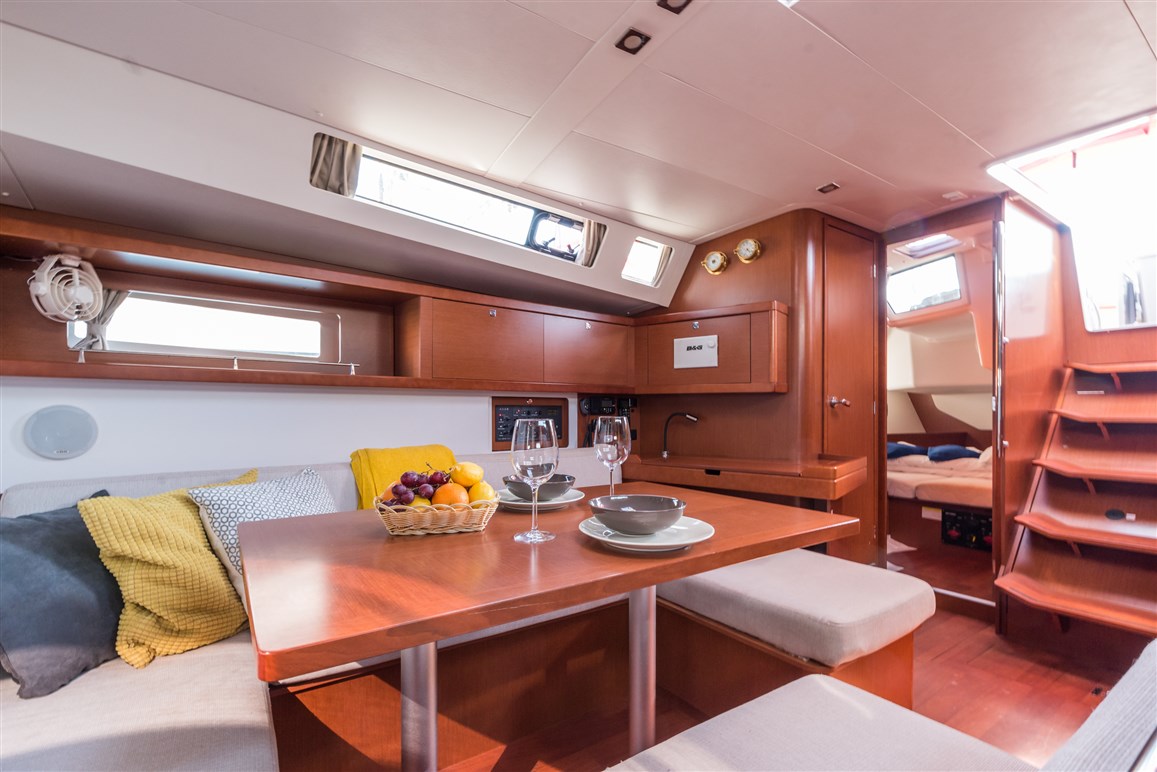 Oceanis 45 Innenansicht