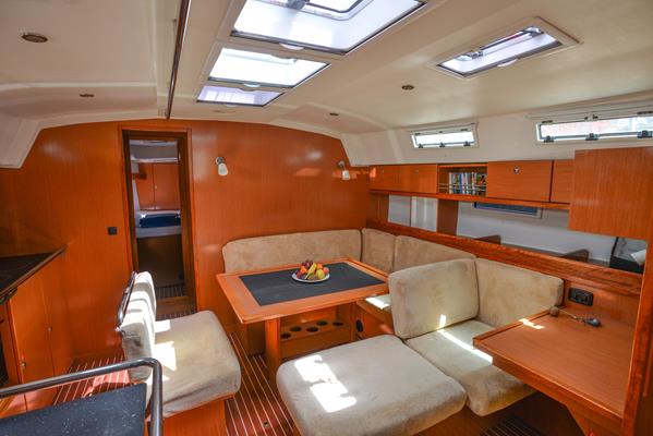Bavaria Cruiser 45 Alma Innenansicht