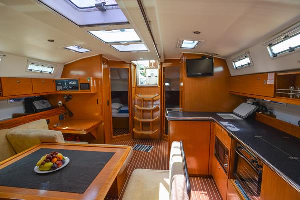 Bavaria Cruiser 45 Alma Innenansicht