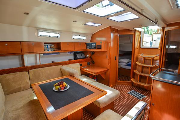 Bavaria Cruiser 45 Alma Innenansicht