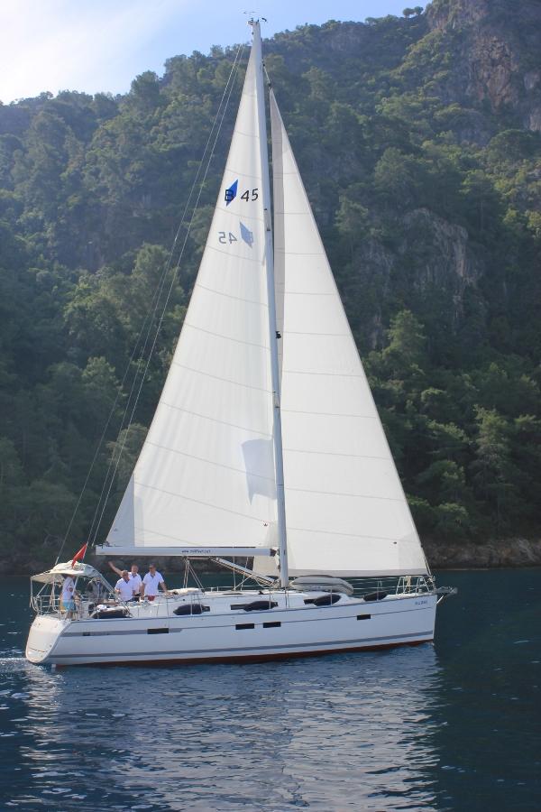 Bavaria Cruiser 45 Alma Innenansicht