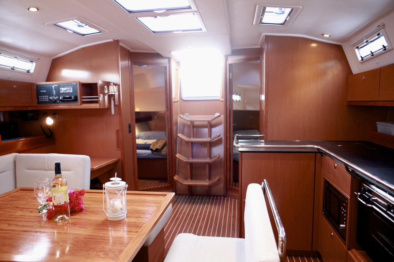 Bavaria Cruiser 45 Alma Innenansicht