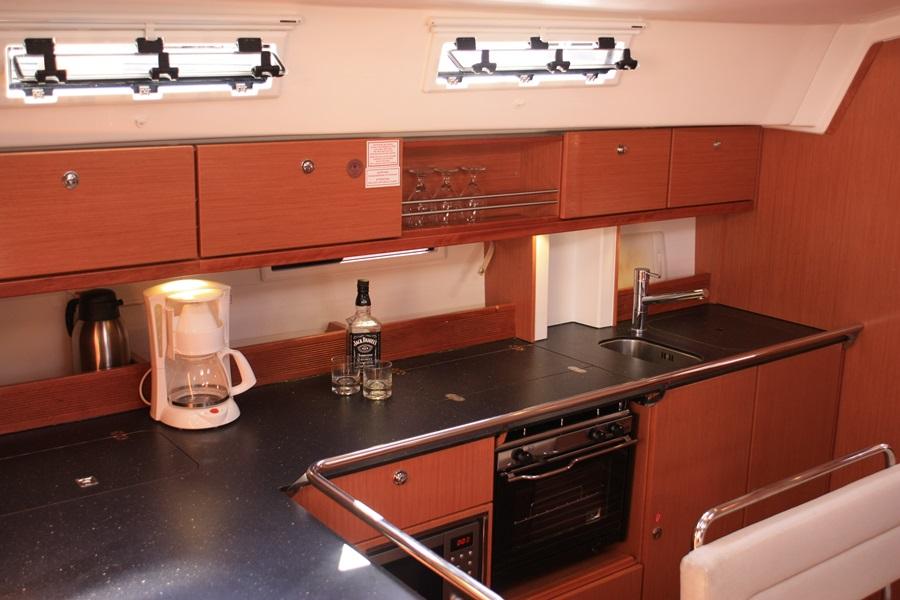 Bavaria Cruiser 45 Alma Innenansicht