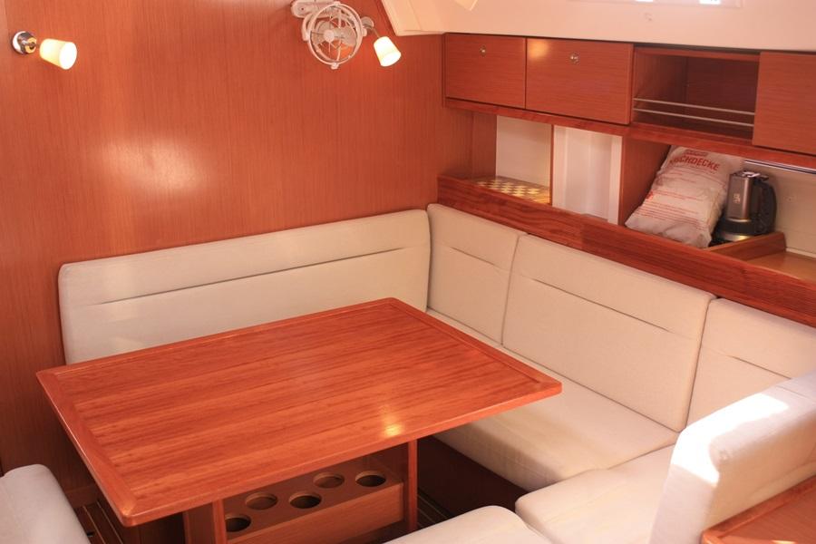 Bavaria Cruiser 45 Alma Innenansicht