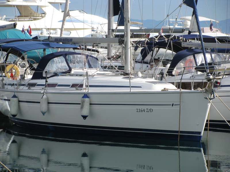 Bavaria 36 - 3 Kabinen / 1 Bad Innenansicht