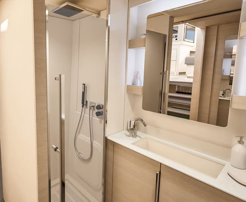 Fountaine Pajot New 44 Quatour ELECTRIC - 4 + 1 cab. Innenansicht