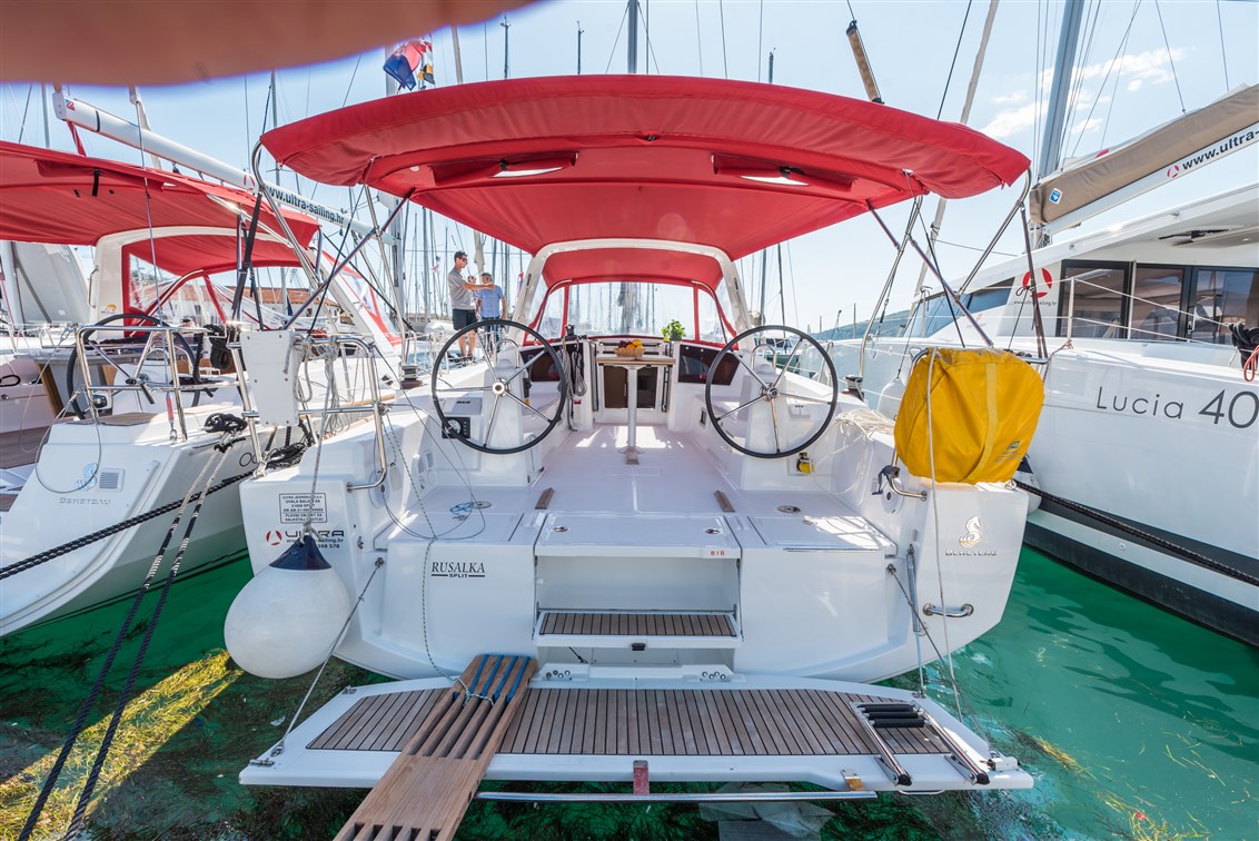 Oceanis 38 (3cab/2wc) Top Bild