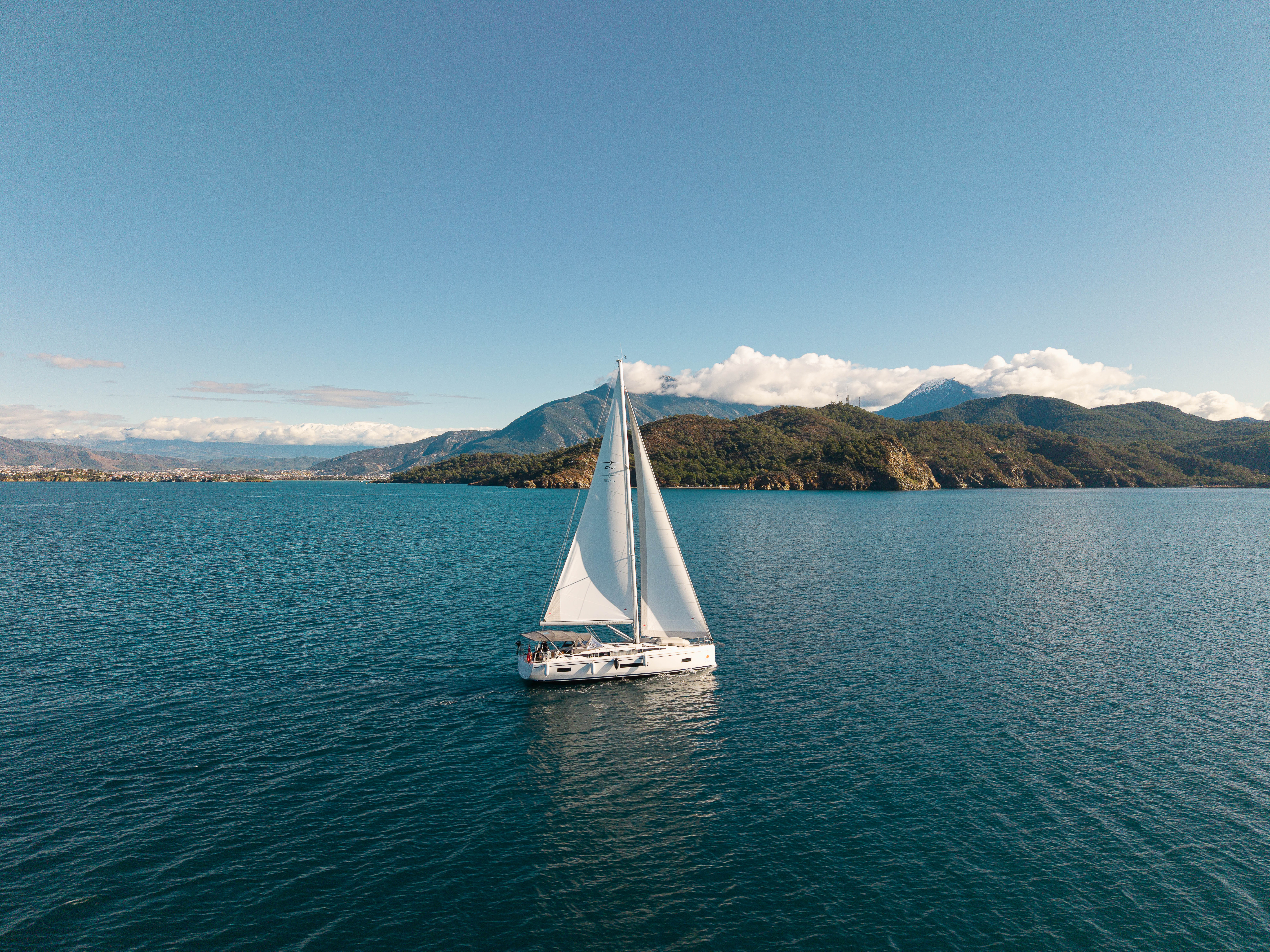 Bavaria C46 (5 Kabinen, 3 B&auml;der) Top Bild