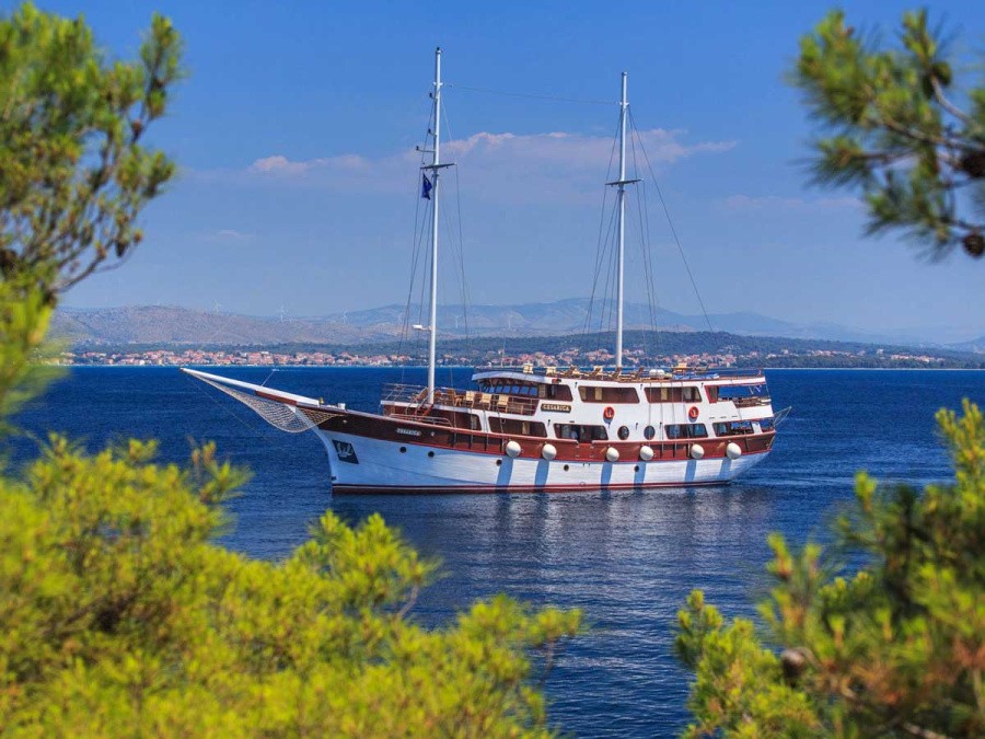 M/Y