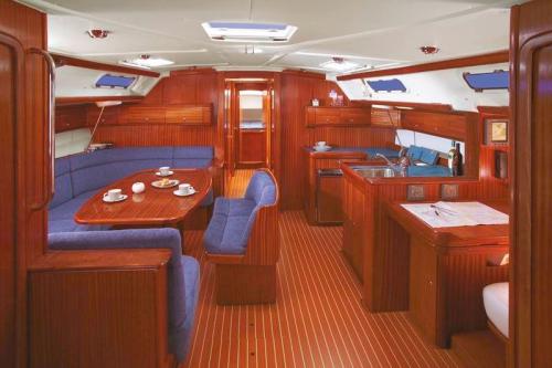 Bavaria 49 Innenansicht