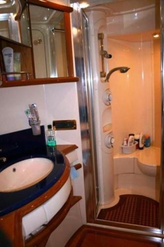 Azimut 55 Innenansicht