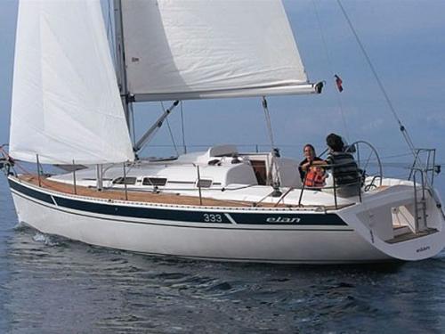 Elan 333 Außenansicht