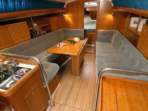 Elan 333 Innenansicht