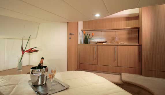 Sessa Oyster 42 Innenansicht