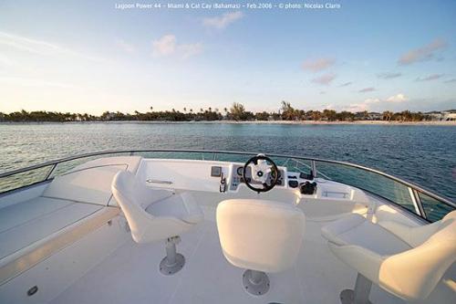 Lagoon Power 44 Außenansicht