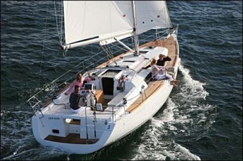 Oceanis 37 Außenansicht
