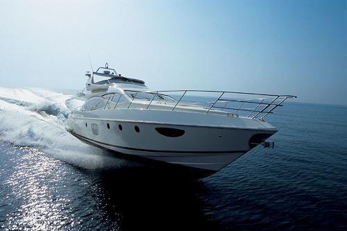 Azimut 68 Plus Fly Außenansicht