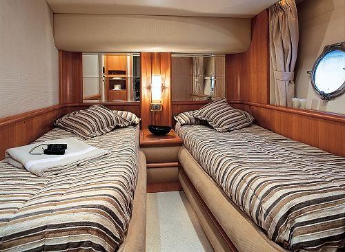 Azimut 68 Plus Fly Innenansicht