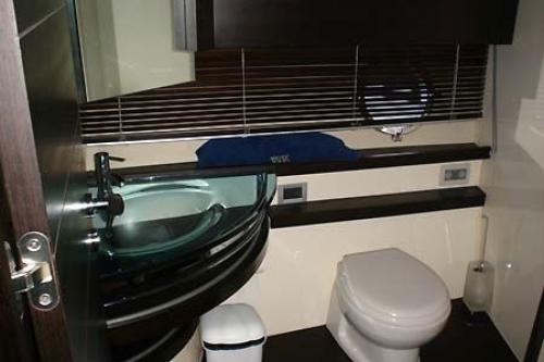 Azimut 68 Plus Fly Innenansicht