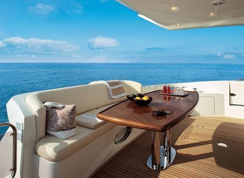 Azimut 68 Plus Fly Außenansicht