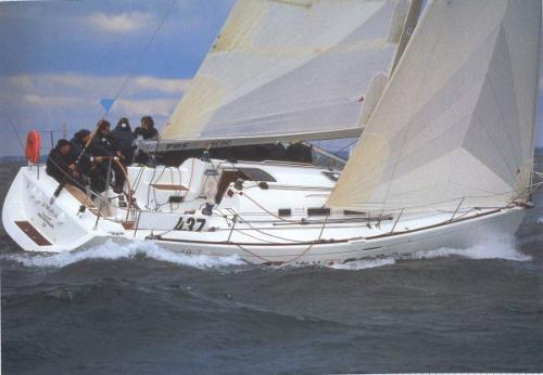 First 40.7 Sport Außenansicht