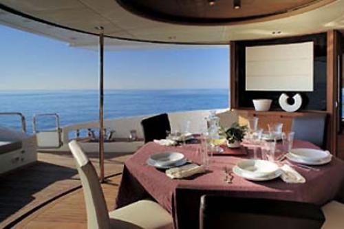 Azimut Leonardo 98 Außenansicht