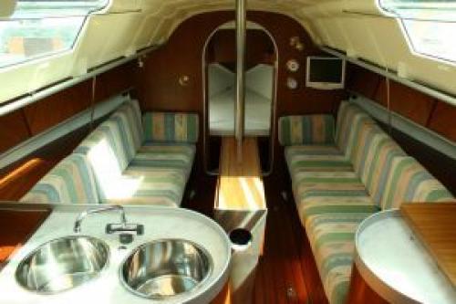 First 32 S5 Innenansicht