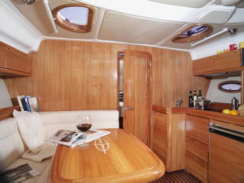 Bavaria 33 Sport Innenansicht