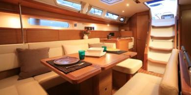 Sun Odyssey 49i Performance Innenansicht