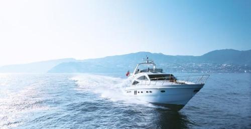 Sealine T60 Außenansicht