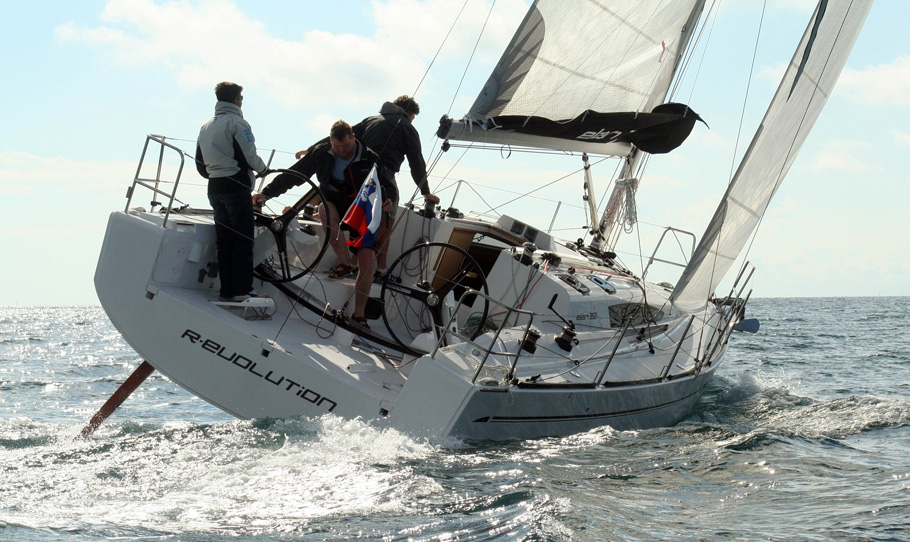 Elan 350 Performance Außenansicht