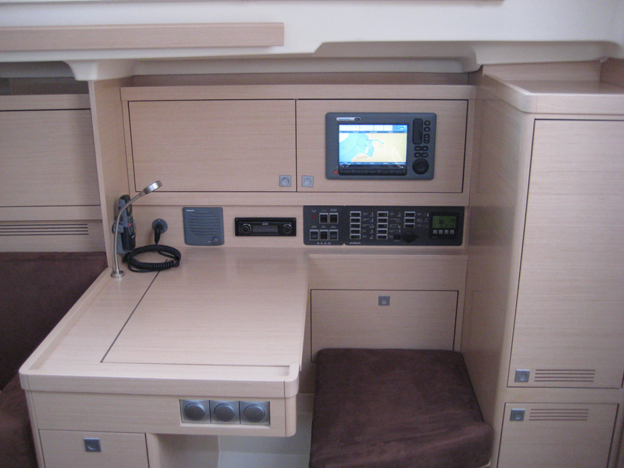 Elan 350 Performance Innenansicht