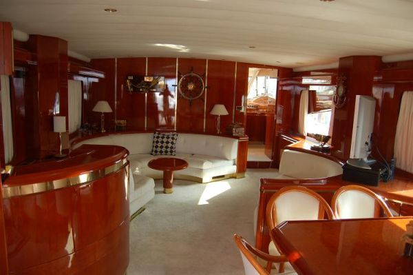 Astondoa 73 Innenansicht