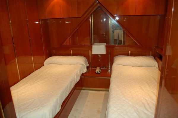 Astondoa 73 Innenansicht