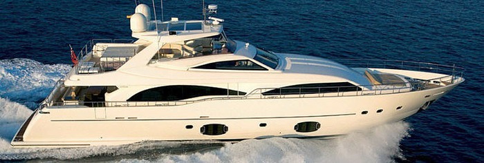 Ferretti Custom 97 Außenansicht
