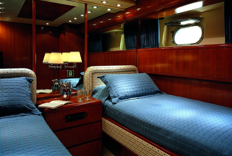 Falcon 86 Innenansicht