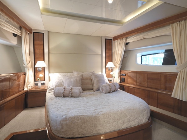 Azimut 75 Innenansicht