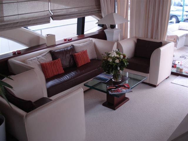 Azimut 75 Innenansicht