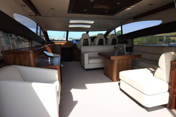 Predator 72 Innenansicht