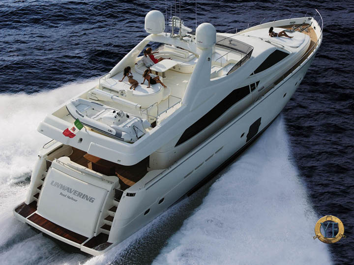 Ferretti 880 Außenansicht
