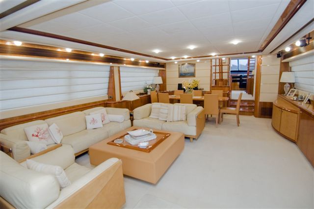 Ferretti 880 Innenansicht