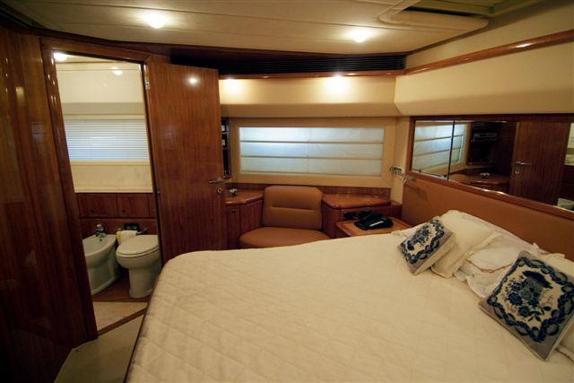Ferretti 880 Innenansicht