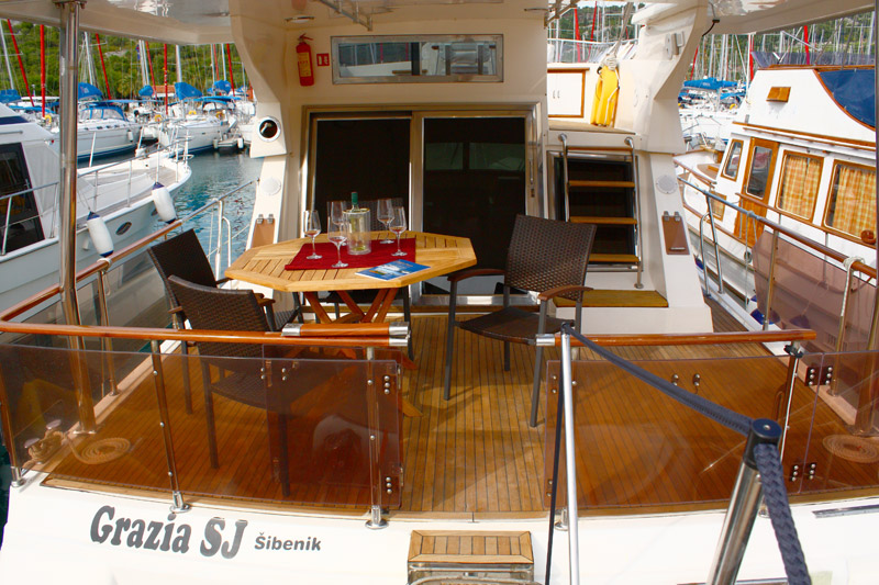 Yaretti 1570 Heck Außenansicht