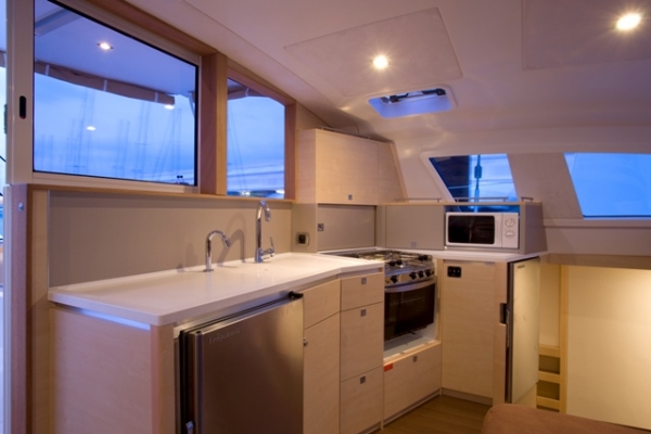 Catana 42 Carbon infusion Innenansicht